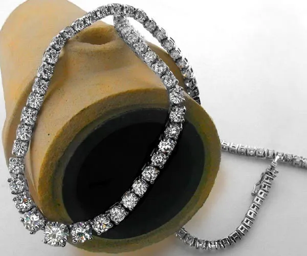 Cubic Zirconia Cz 14 Ct Round in 4 Prong Graduate Necklace